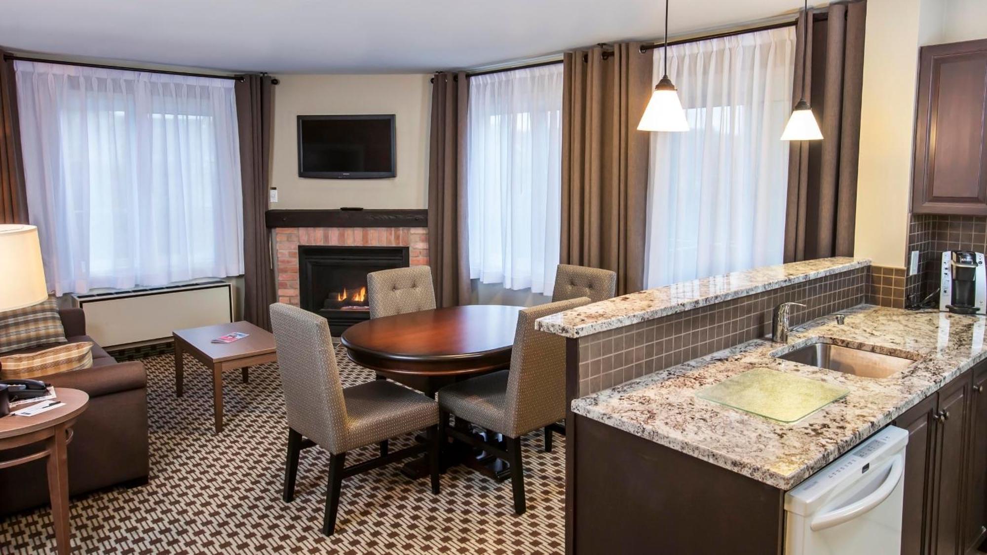 Holiday Inn Express & Suites Tremblant By Ihg Монт-Тремблант Екстериор снимка