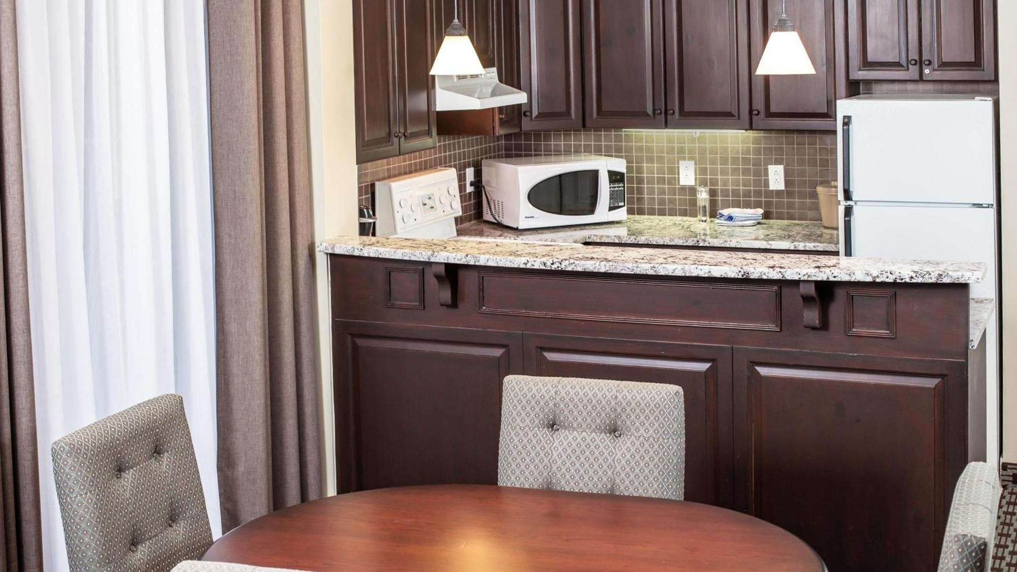 Holiday Inn Express & Suites Tremblant By Ihg Монт-Тремблант Екстериор снимка