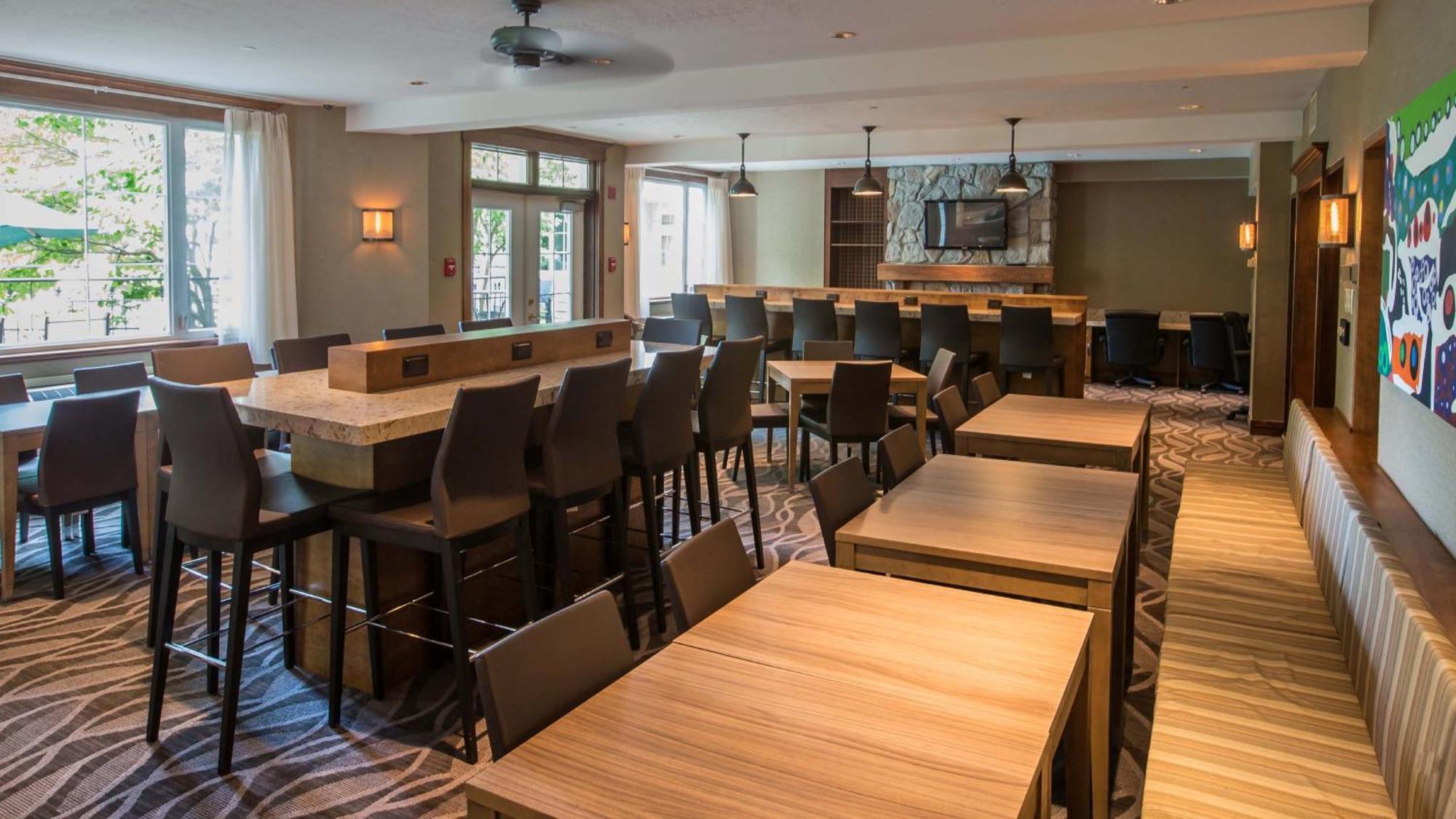 Holiday Inn Express & Suites Tremblant By Ihg Монт-Тремблант Екстериор снимка