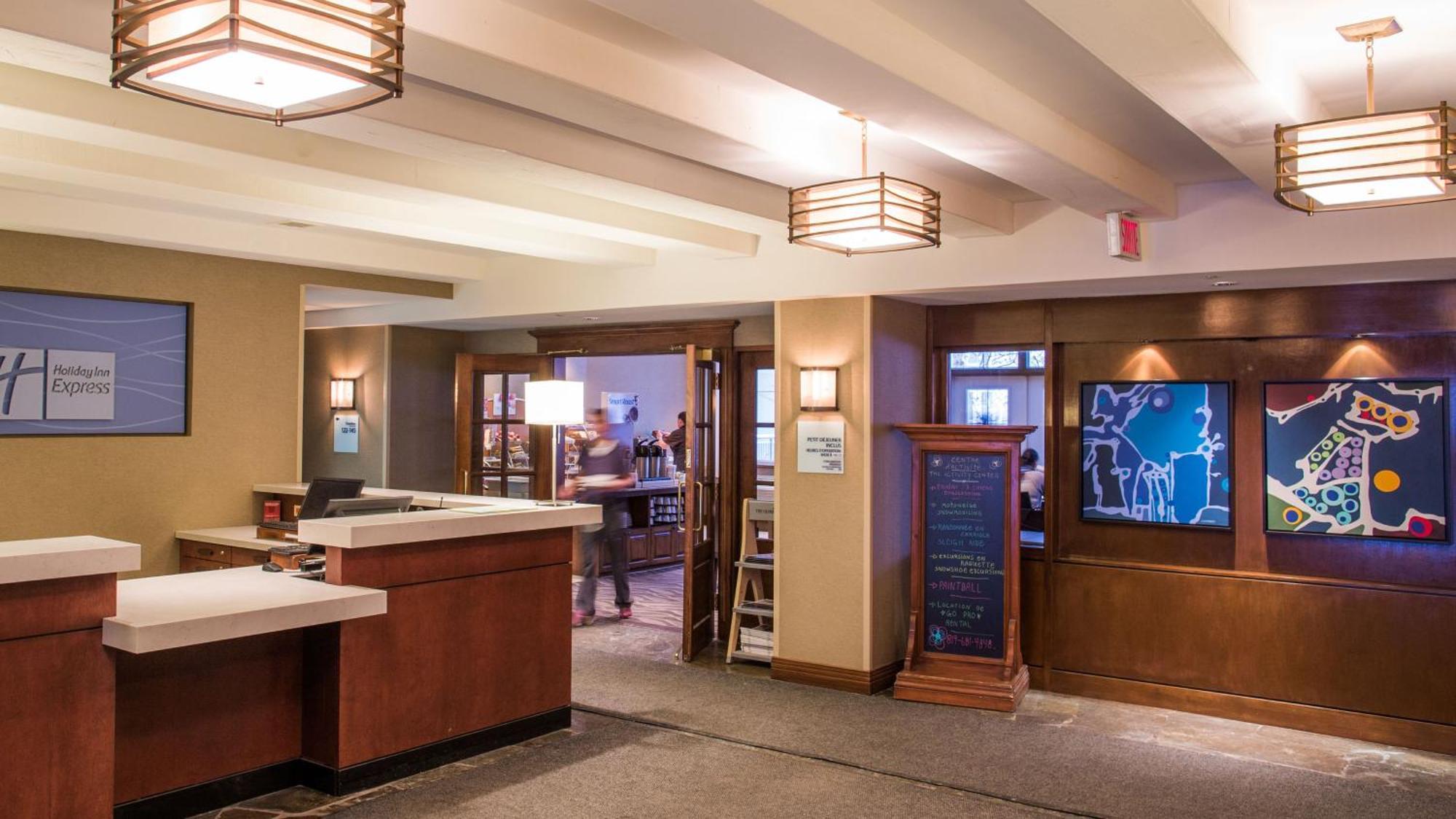 Holiday Inn Express & Suites Tremblant By Ihg Монт-Тремблант Екстериор снимка