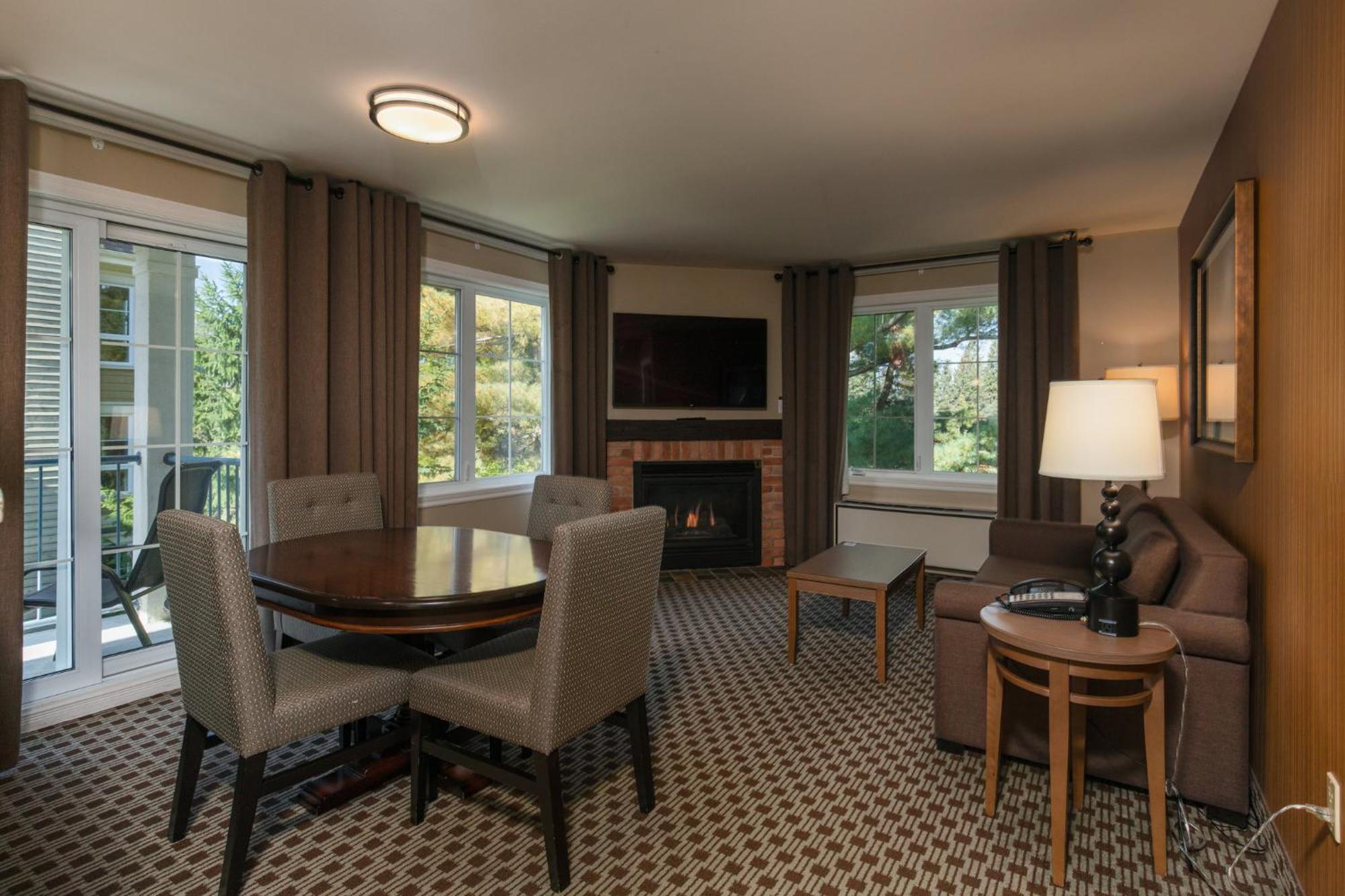 Holiday Inn Express & Suites Tremblant By Ihg Монт-Тремблант Екстериор снимка