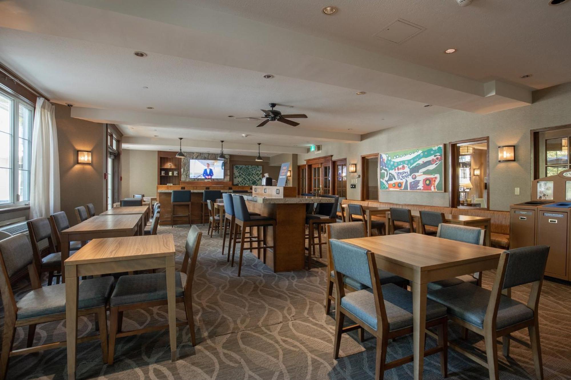 Holiday Inn Express & Suites Tremblant By Ihg Монт-Тремблант Екстериор снимка